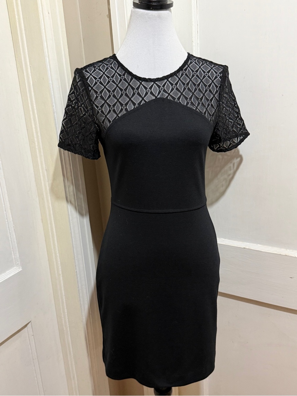New w/o Tags! Banana Republic Black Short Sleeve Sheath cocktail Dress size 0